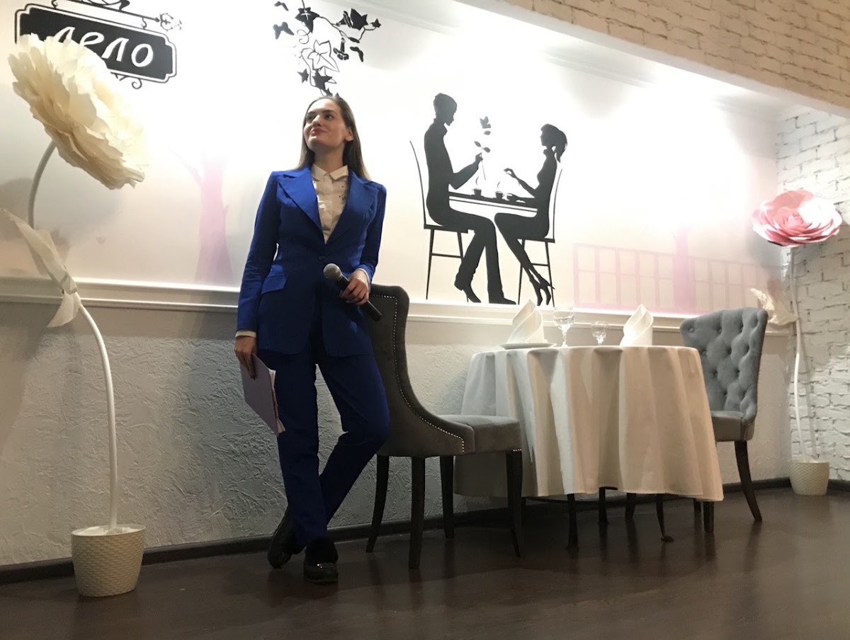 Елена Любимова