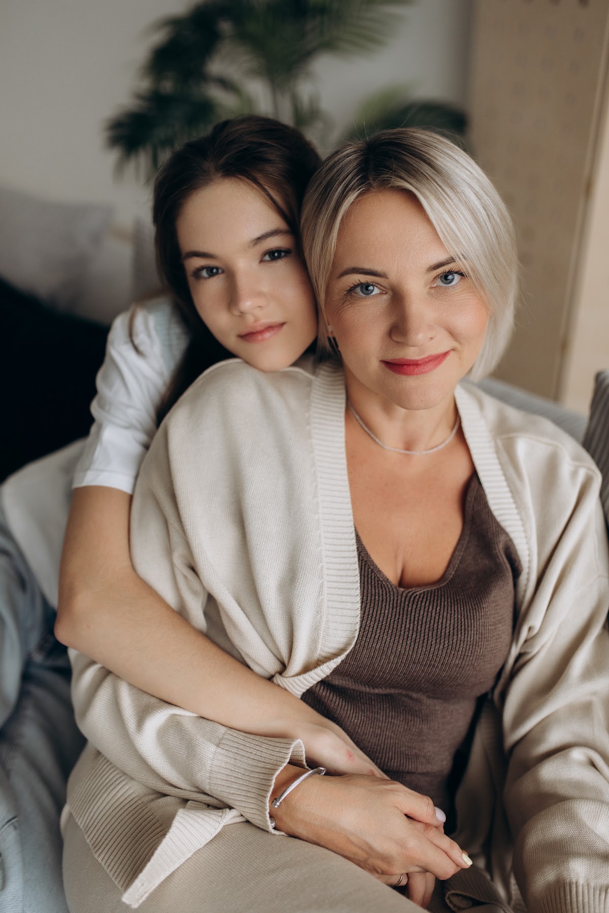 Большая семья в студии