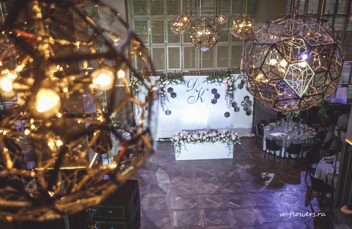 Геометрия в ресторане STAGE
