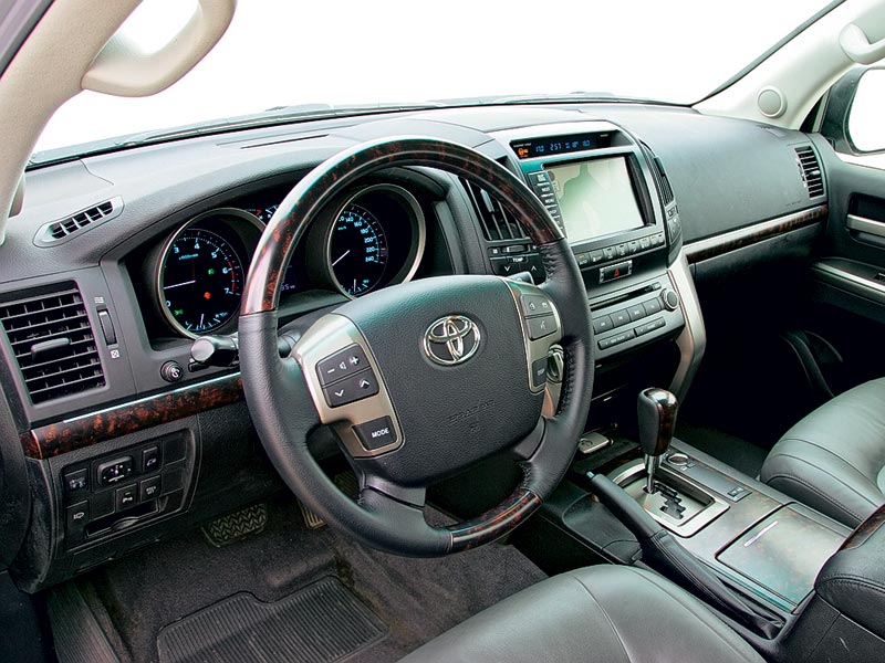 Toyota Land Cruiser 200 — кадр 3 из 3