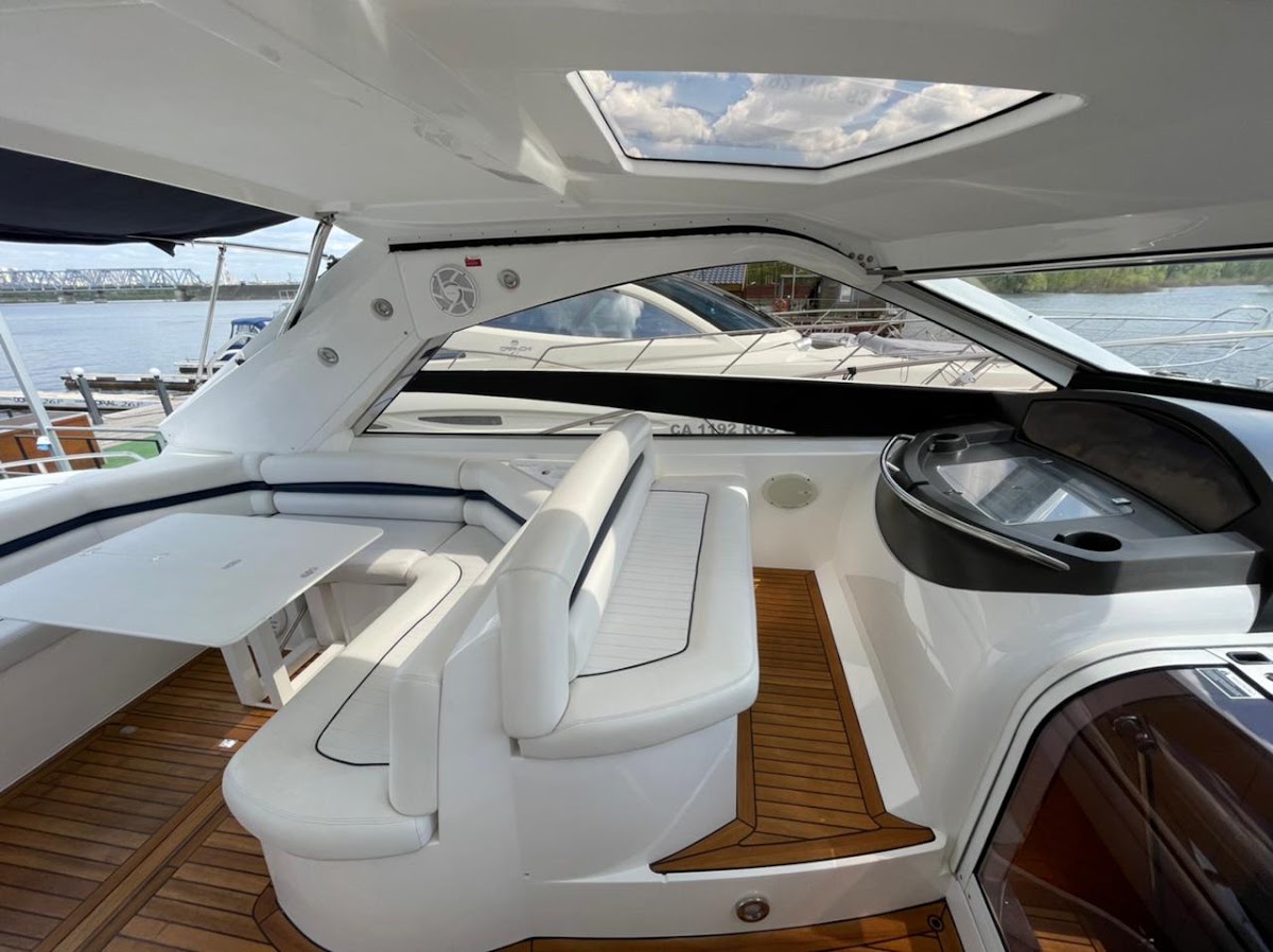 Яхта "Sunseeker Portofino 53"