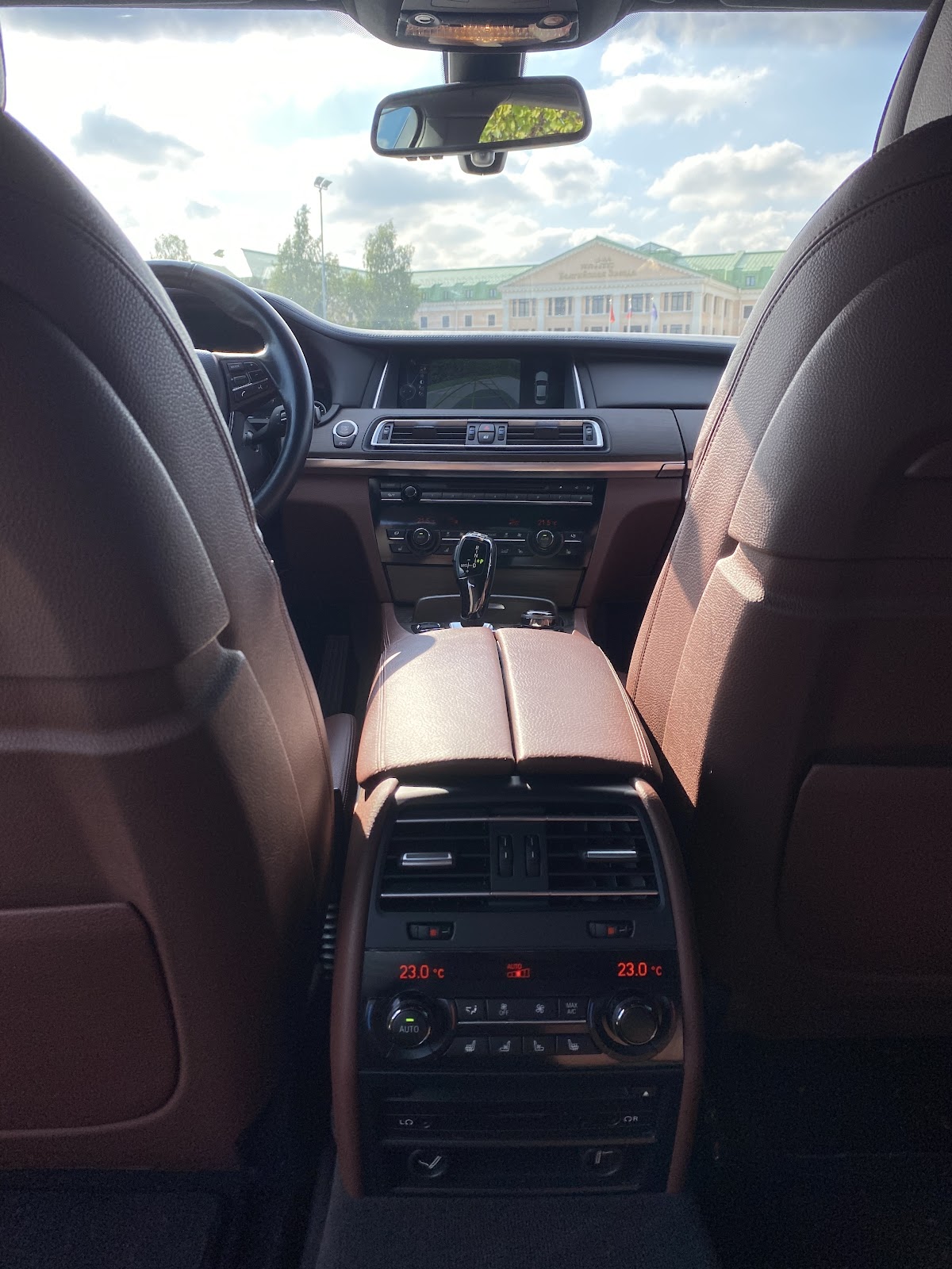 BMW 750LI — кадр 5 из 5
