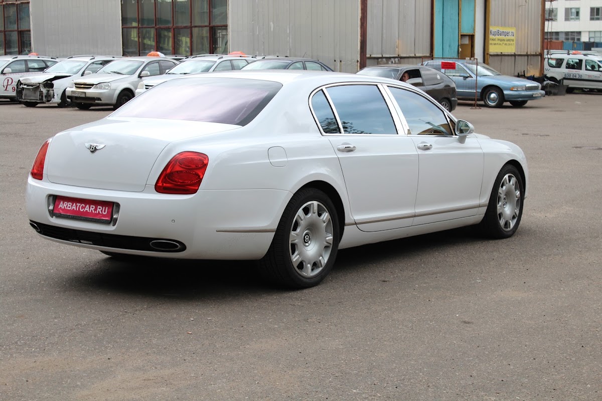 Bentley Continental Flying Spur белый с бежевым салоном — кадр 5 из 7