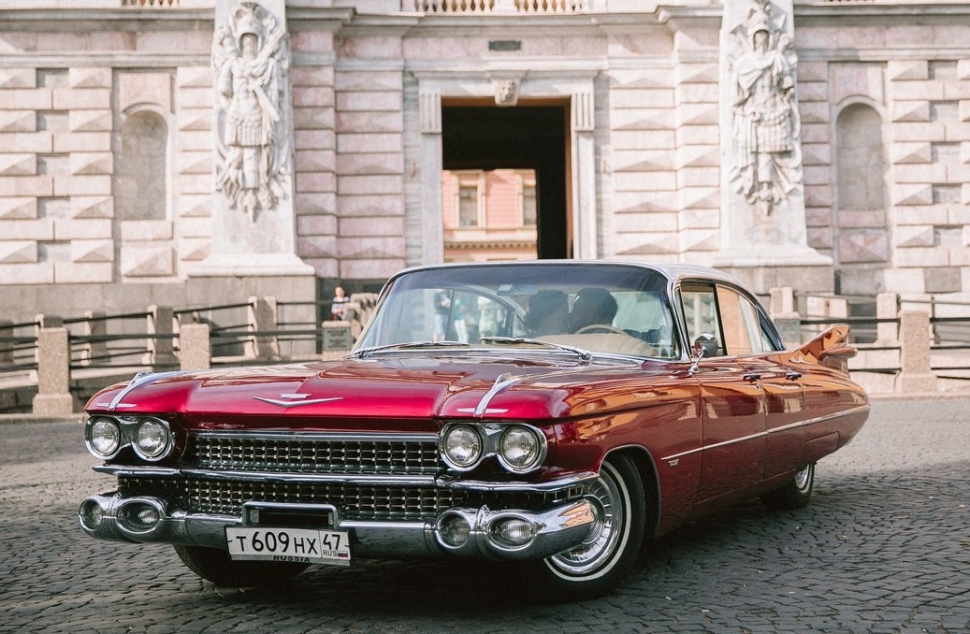 Cadillac De Ville (red)
