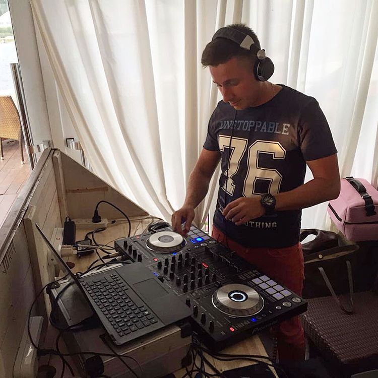 Dj Max