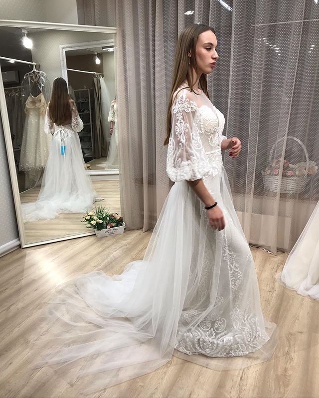 Свадебное платье — кадр 2 из 2