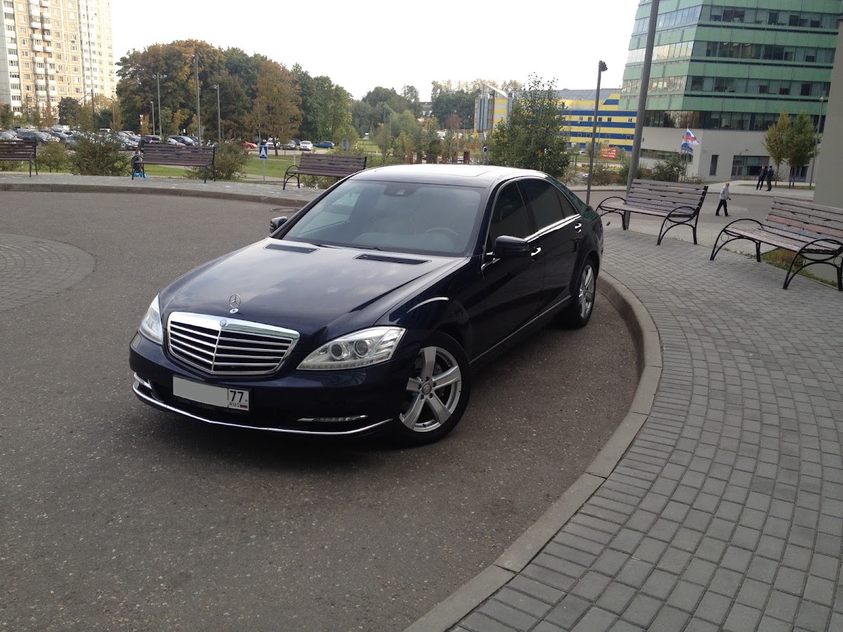 Mercedes-Benz S-class W221