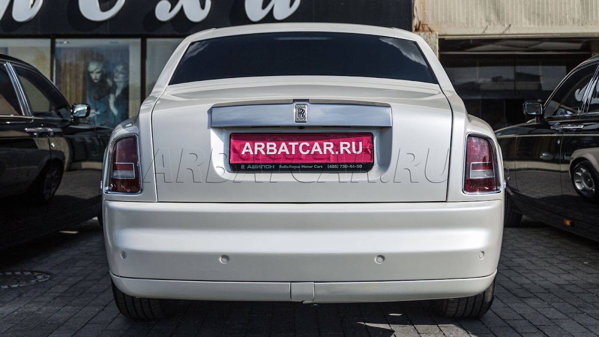 Rolls-Royce Phantom белый с бежевым салоном — кадр 4 из 29