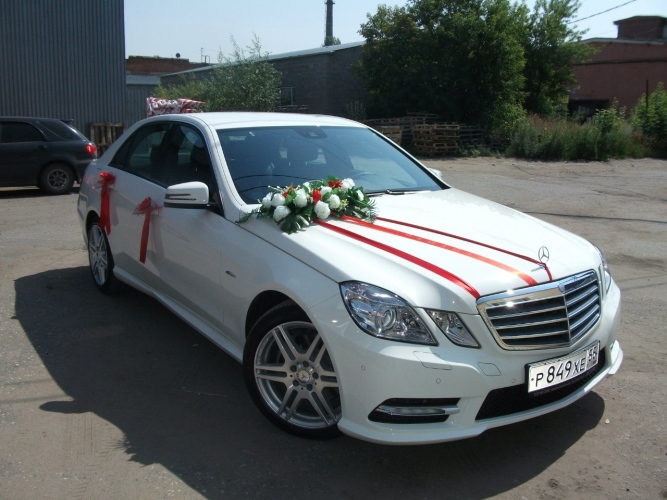 Mercedes-Benz E212