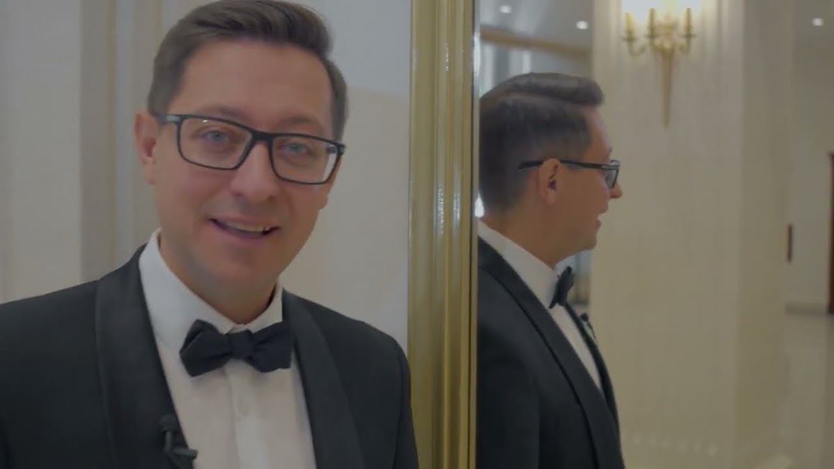 Ведущий Сергей Сорокин