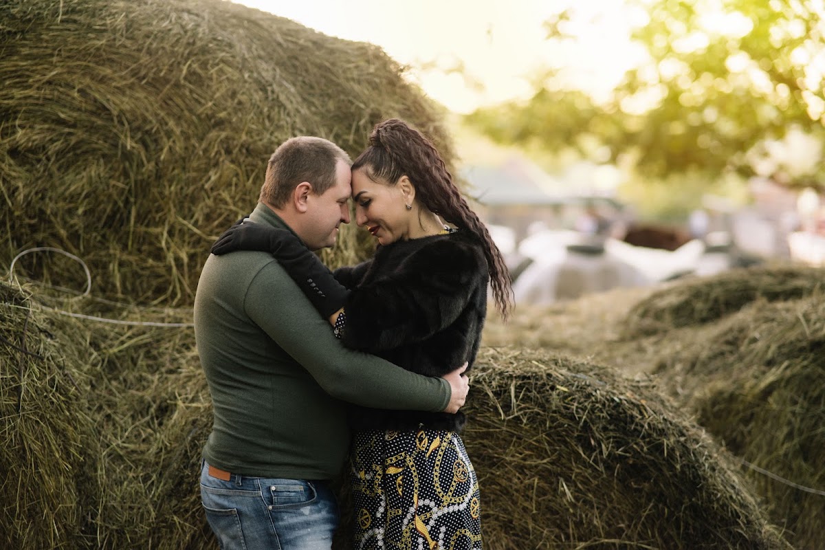 где то в деревне фотосессия с лошадью и парой