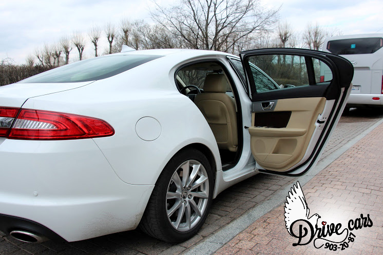 Jaguar XF restal