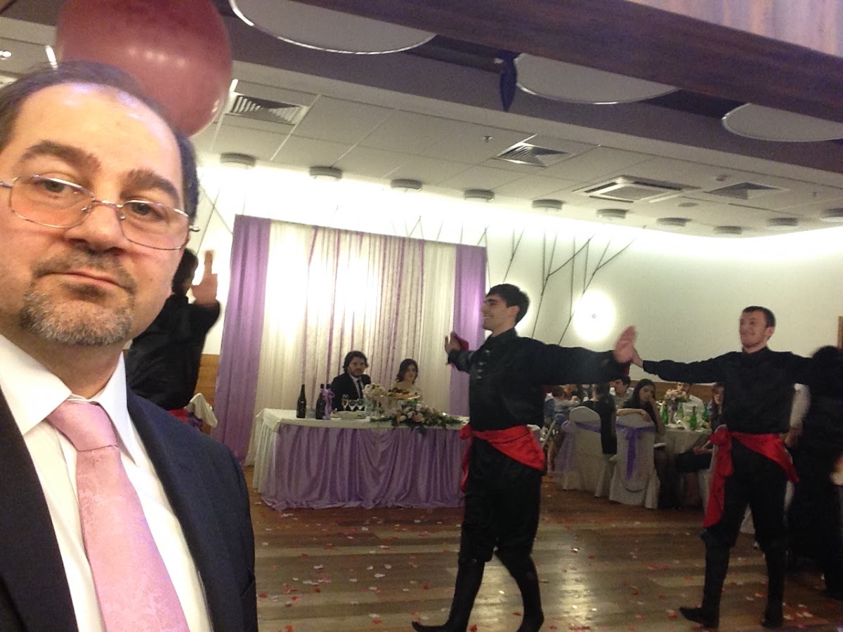 На кавказской свадьбе