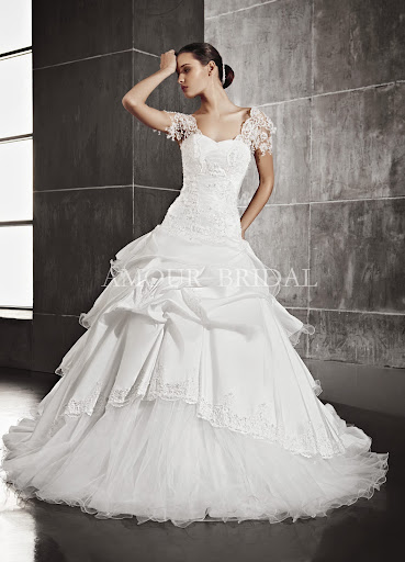 Испанские cвадебные платья Amour Bridal 2013.