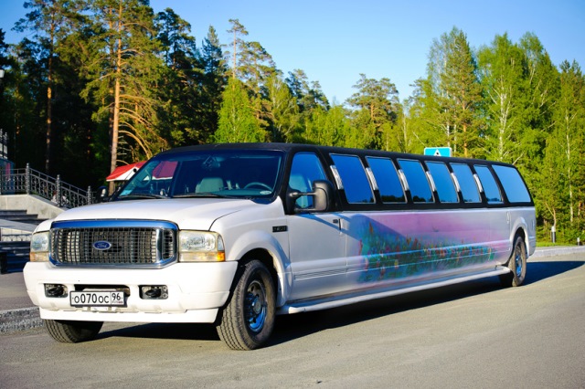 FORD EXCURSION на 26 персон