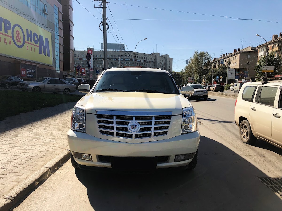Cadillac Escalade — кадр 2 из 6