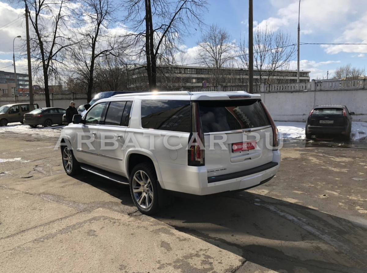 Cadillac Escalade (IV) белый на светлом салоне — кадр 2 из 7