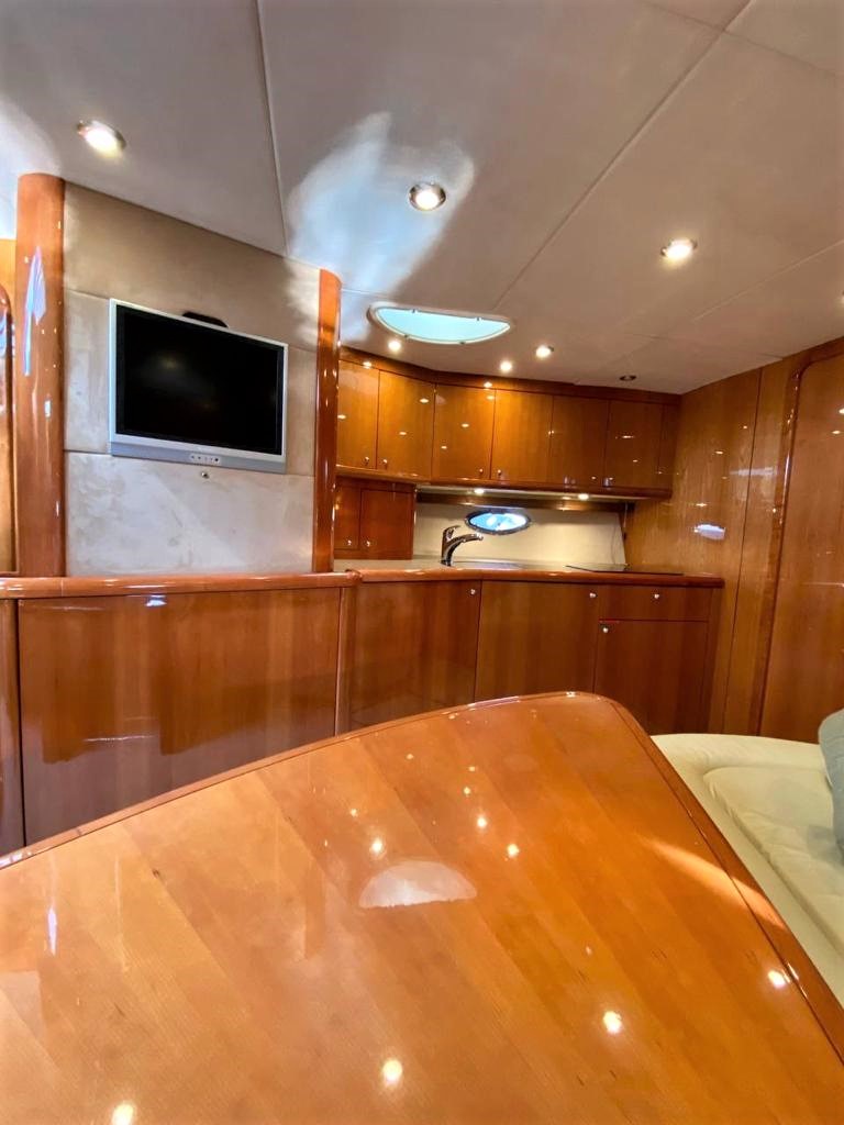 Яхта "Sunseeker Portofino 53"
