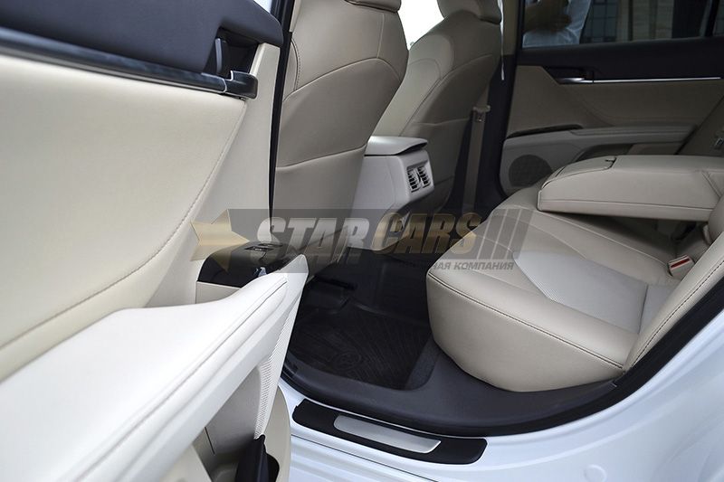 Toyota Camry v70
