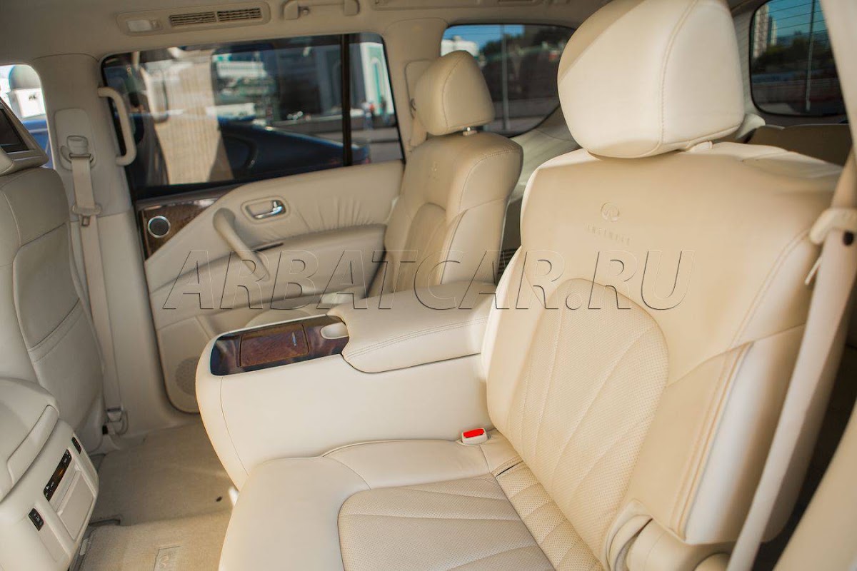 Infnity QX80 белый на светлом салоне — кадр 5 из 7