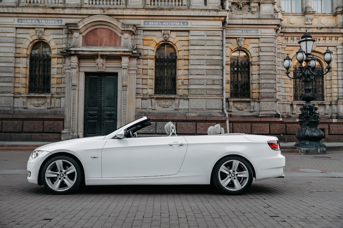 Кабриолет BMW белый салон
