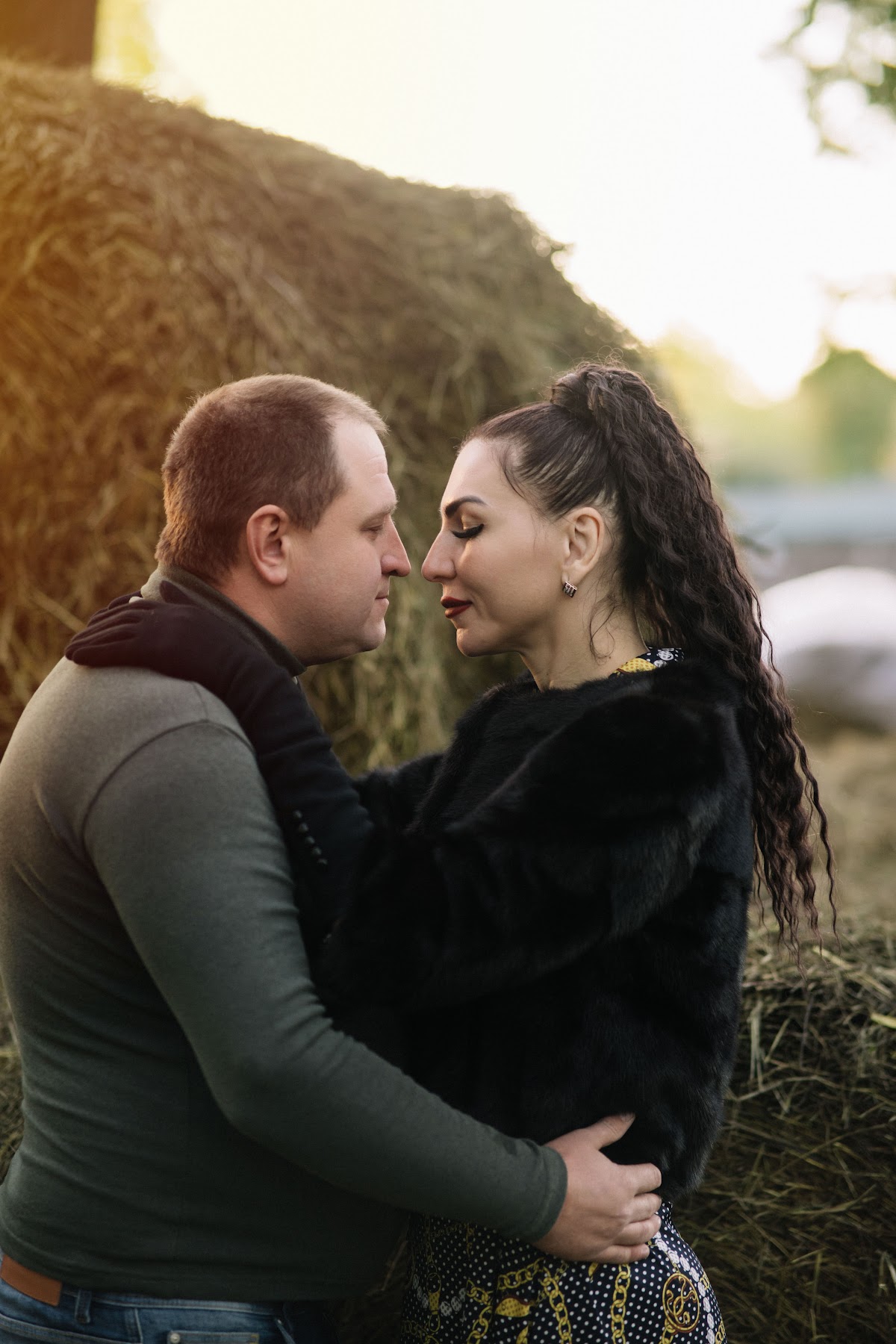 где то в деревне фотосессия с лошадью и парой
