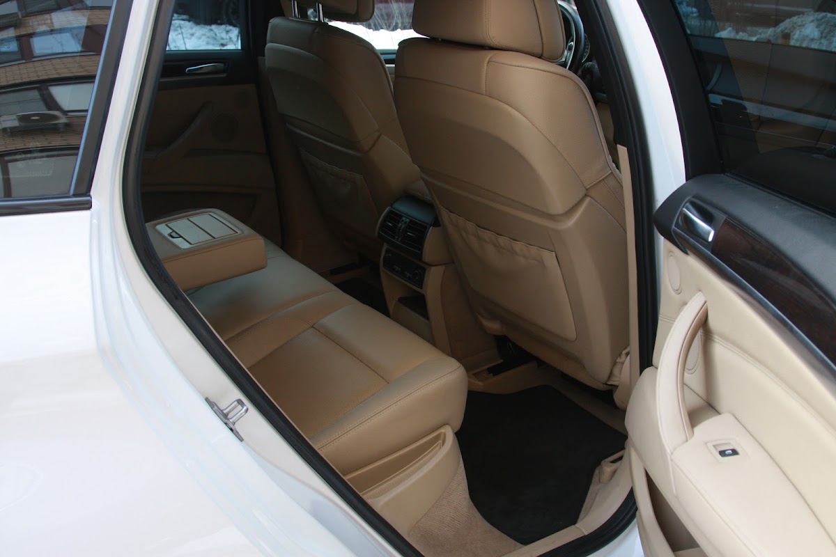 BMW X6, белый — кадр 5 из 6