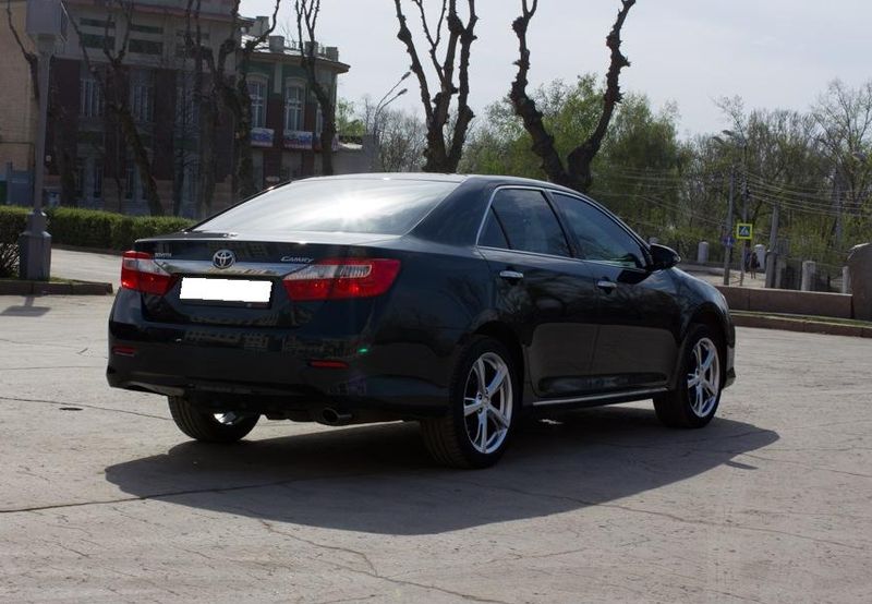 Toyota Camry — кадр 2 из 3