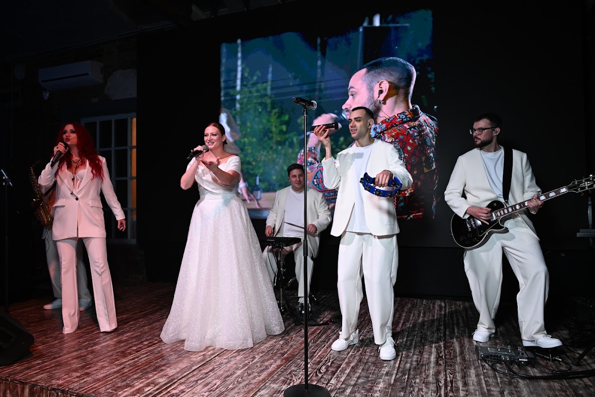 НИКОЛАЙ И МАРИЯ. Торжество под ключ. Площадка, вся команда, тяжелый дым и кавер бенд. До 2 млн рублей на 80 персон. Исполнили мечту Марии.