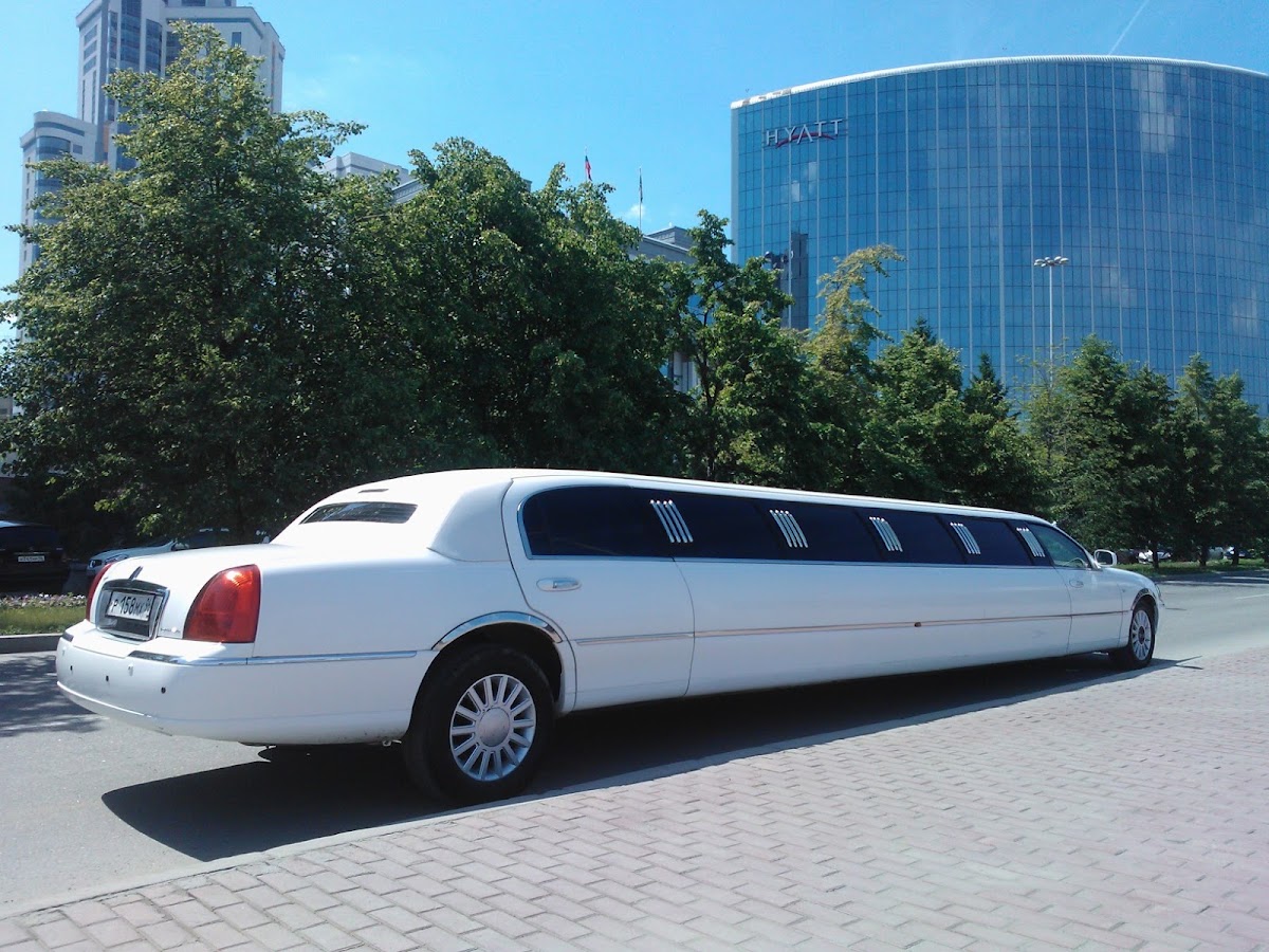 Lincoln Town Car — кадр 2 из 5