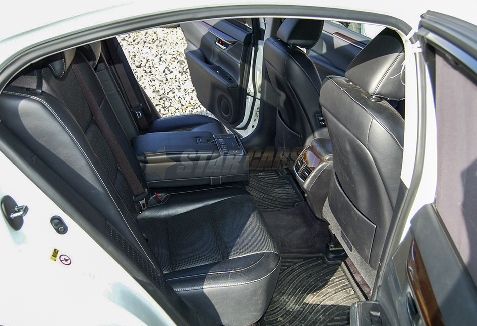 Lexus ES300h — кадр 4 из 4
