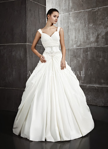 Испанские cвадебные платья Amour Bridal 2013.