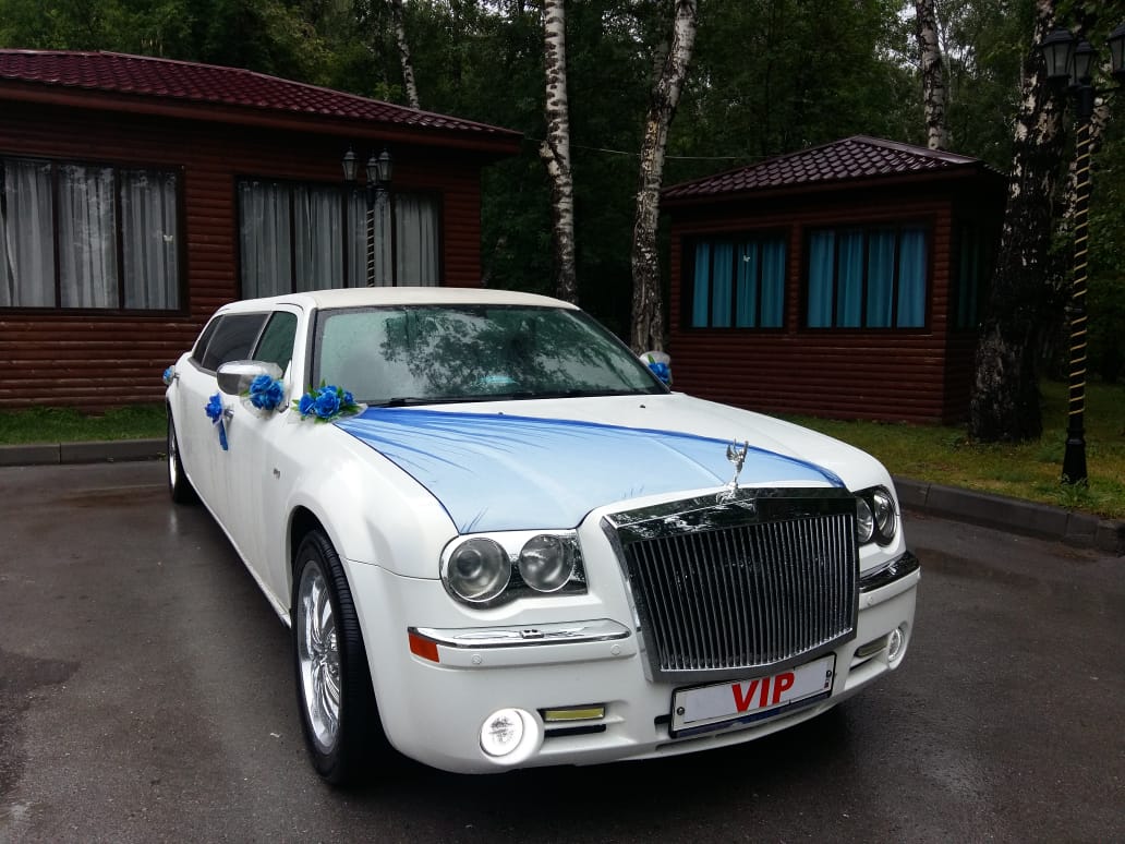 Крайслер 300C "De Luxe" 6+1 мест — кадр 4 из 12