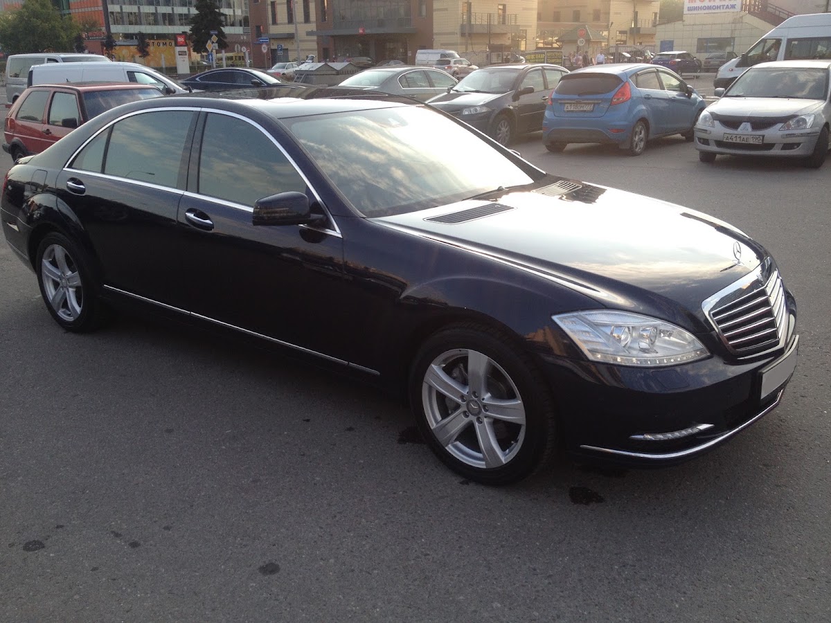 Mercedes-Benz S-class W221