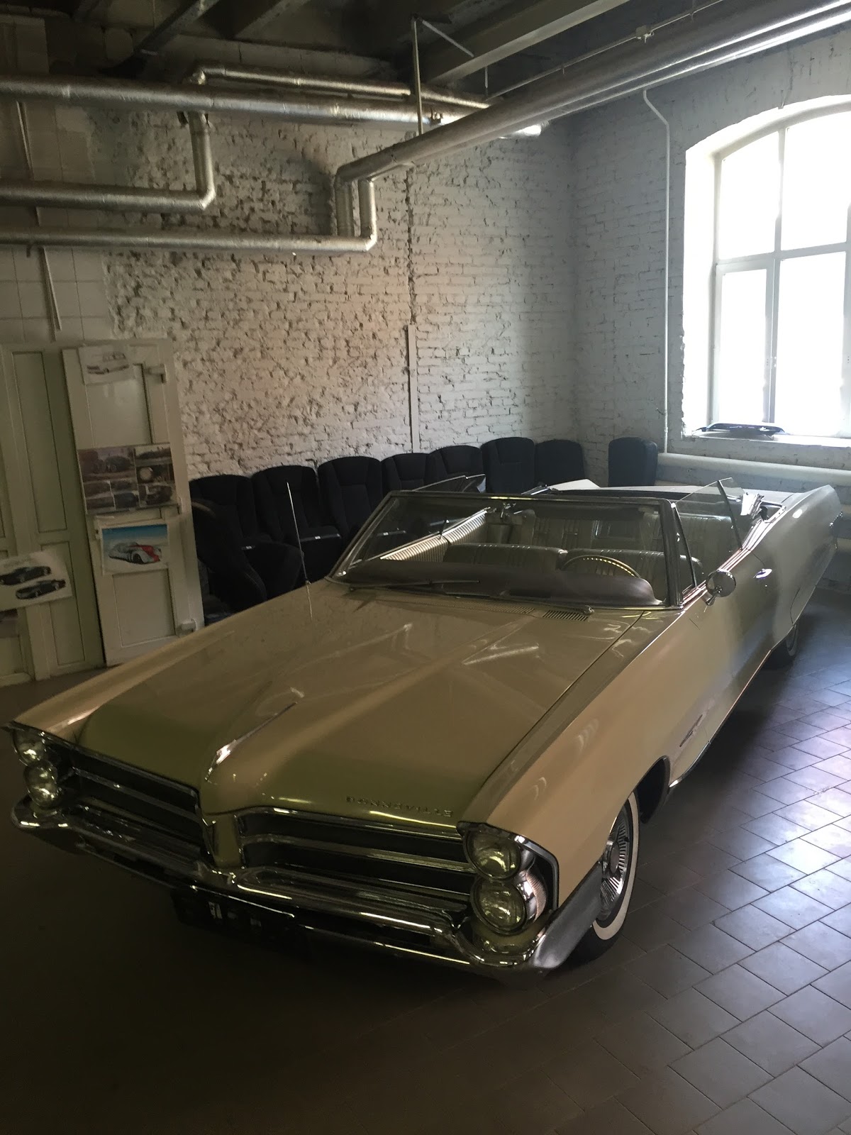 Pontiac boneville — кадр 3 из 4