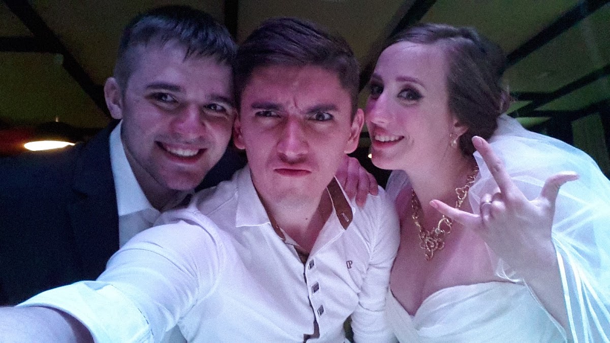 Selfie и фото с счастливыми молодоженами))