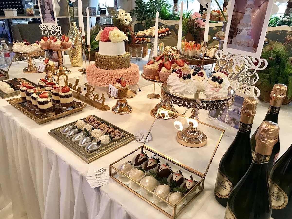 LUXURY & STRAWBERRY — кадр 2 из 20