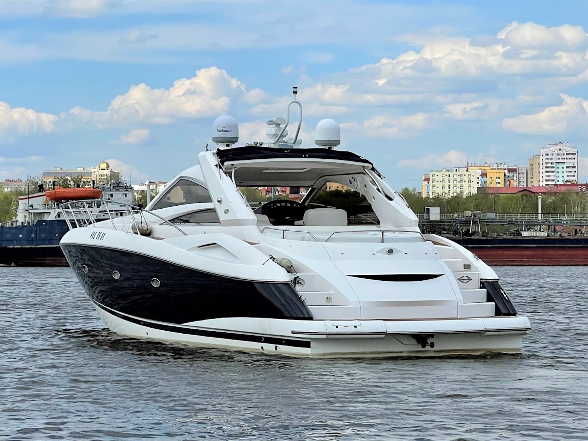 Яхта "Sunseeker Portofino 53"