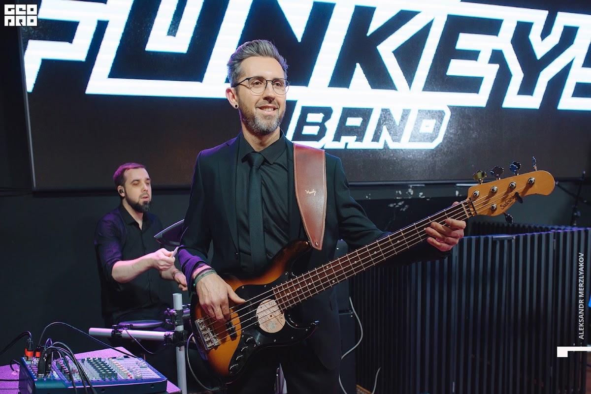 Кавер-группа на свадьбу Нижний Новгород Funkeys Music Band|Рождество в ресторане RIBS