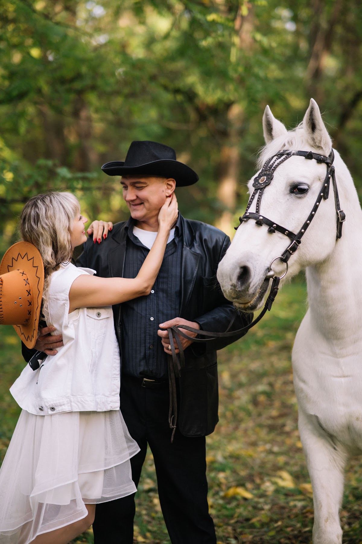 Love story с лошадью в лесу