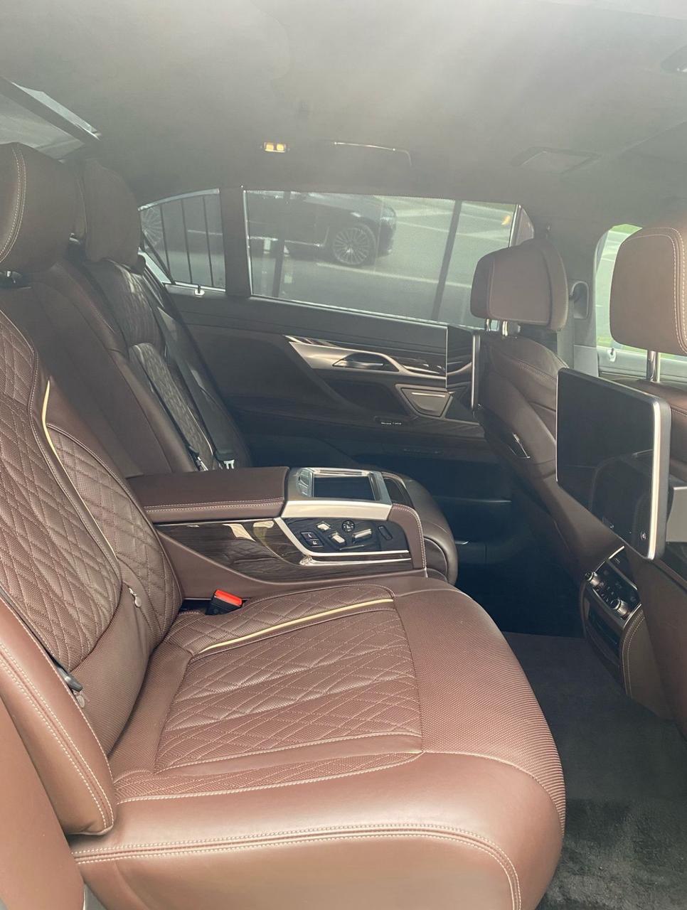BMW 7 Series — кадр 3 из 5