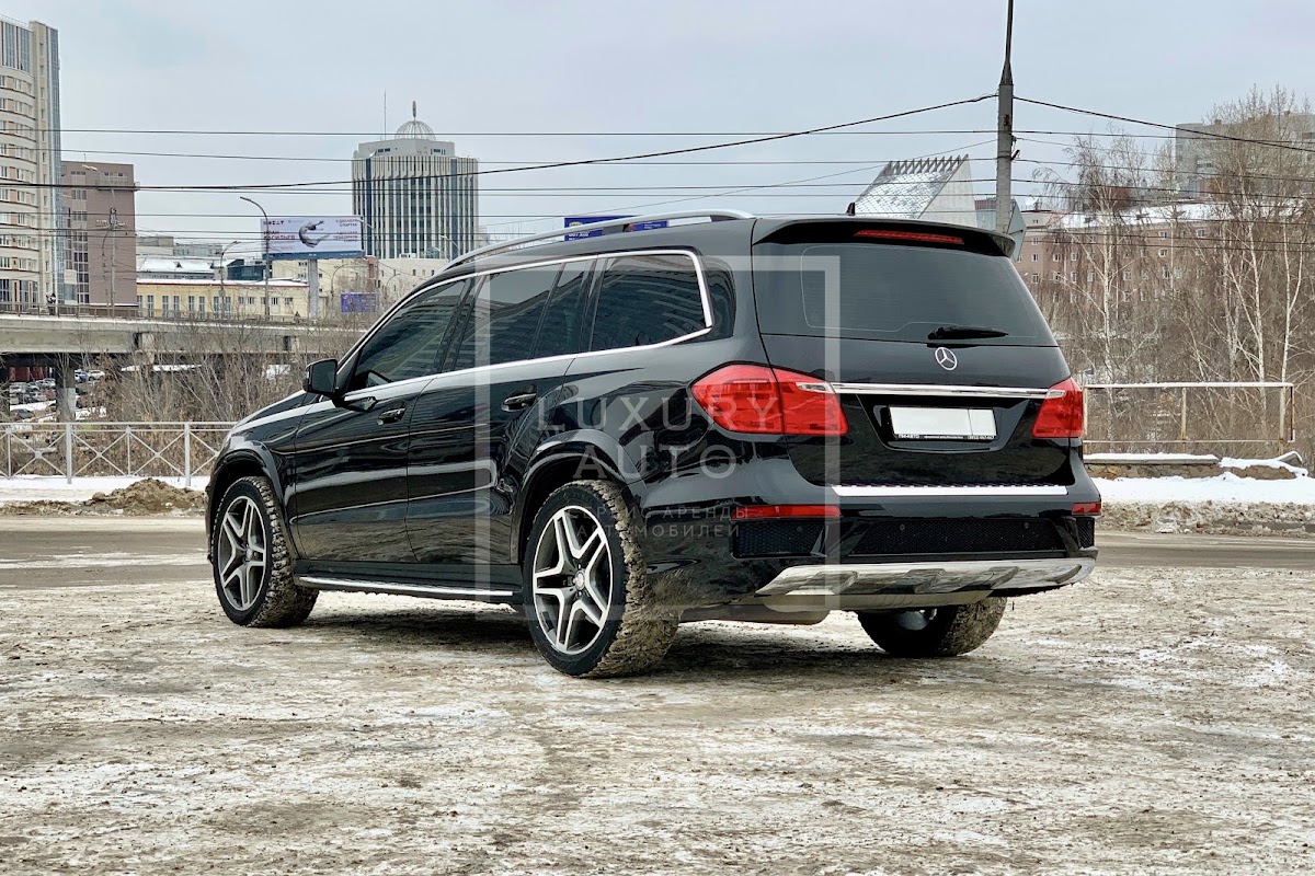 Mercedes-Benz GL 63 — кадр 2 из 9