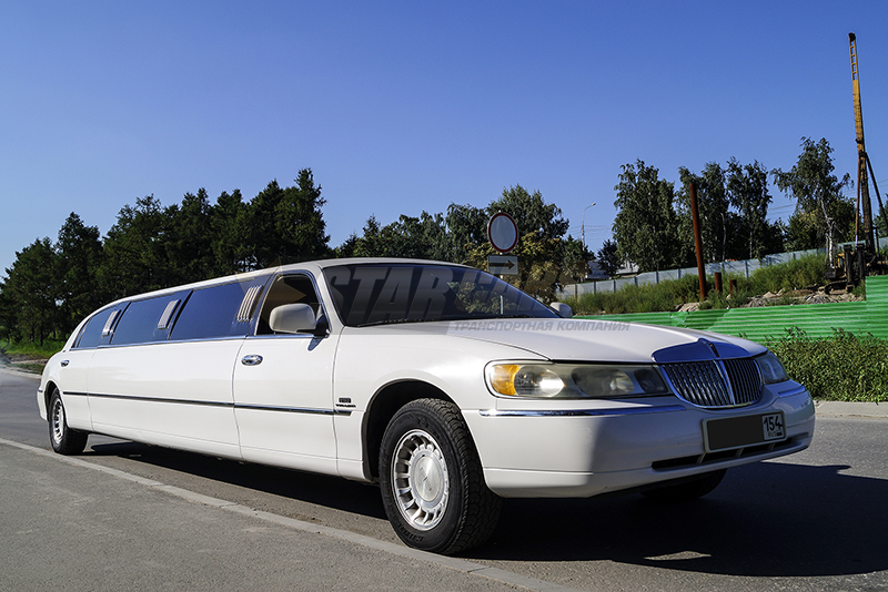 Lincoln Town Car (10 мест)