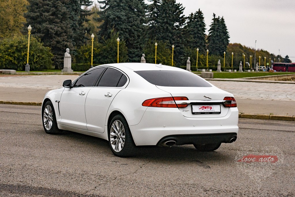 Jaguar XF — кадр 2 из 3
