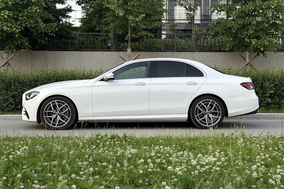 Mercedes Benz E class — кадр 3 из 16