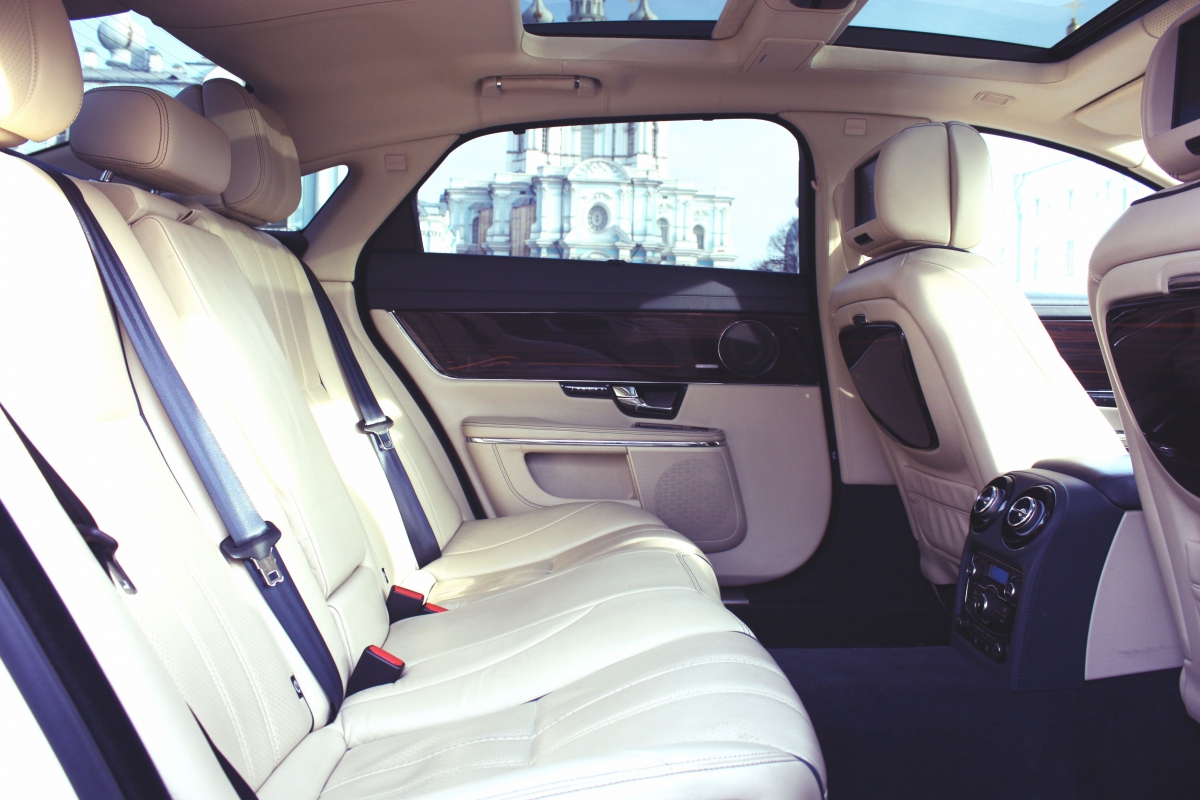 Jaguar XJ — кадр 2 из 2