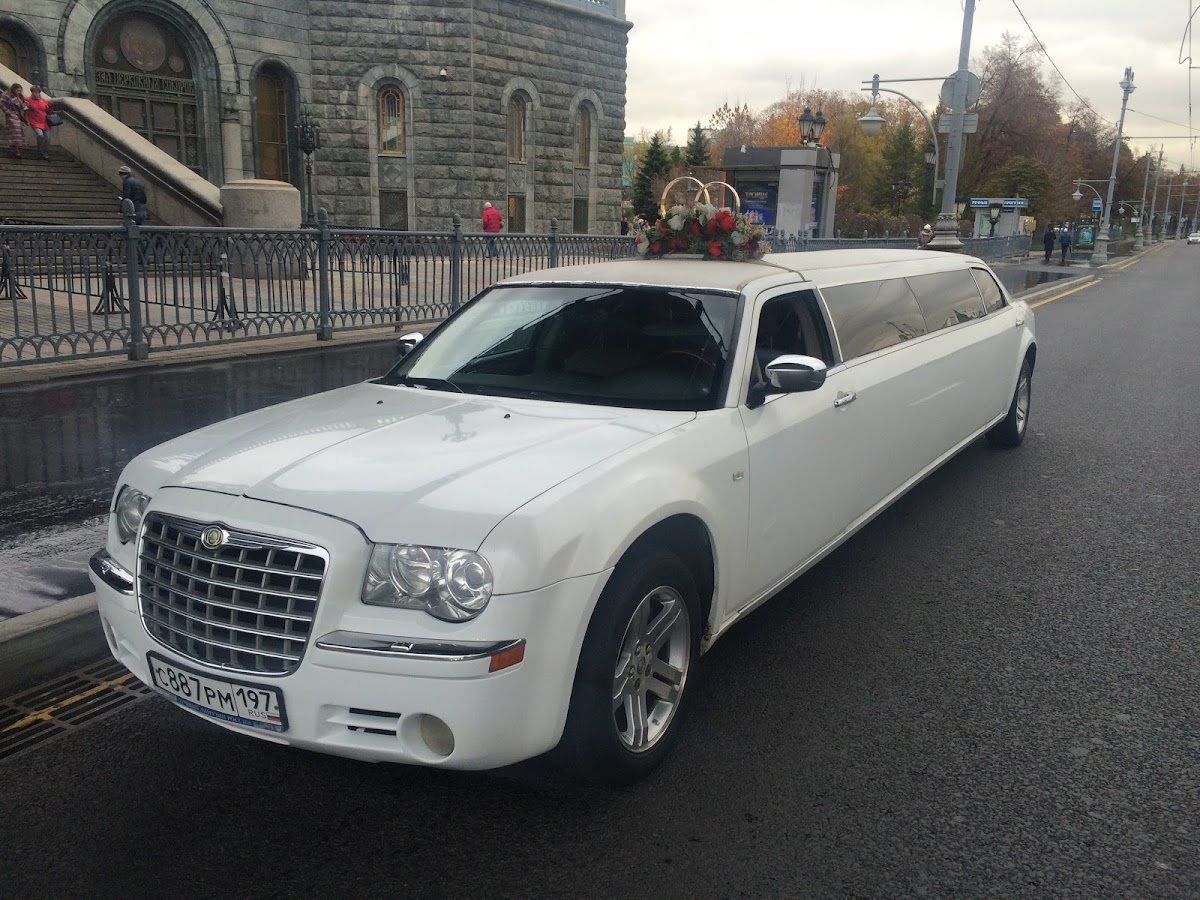 Лимзуин крайслер 300S