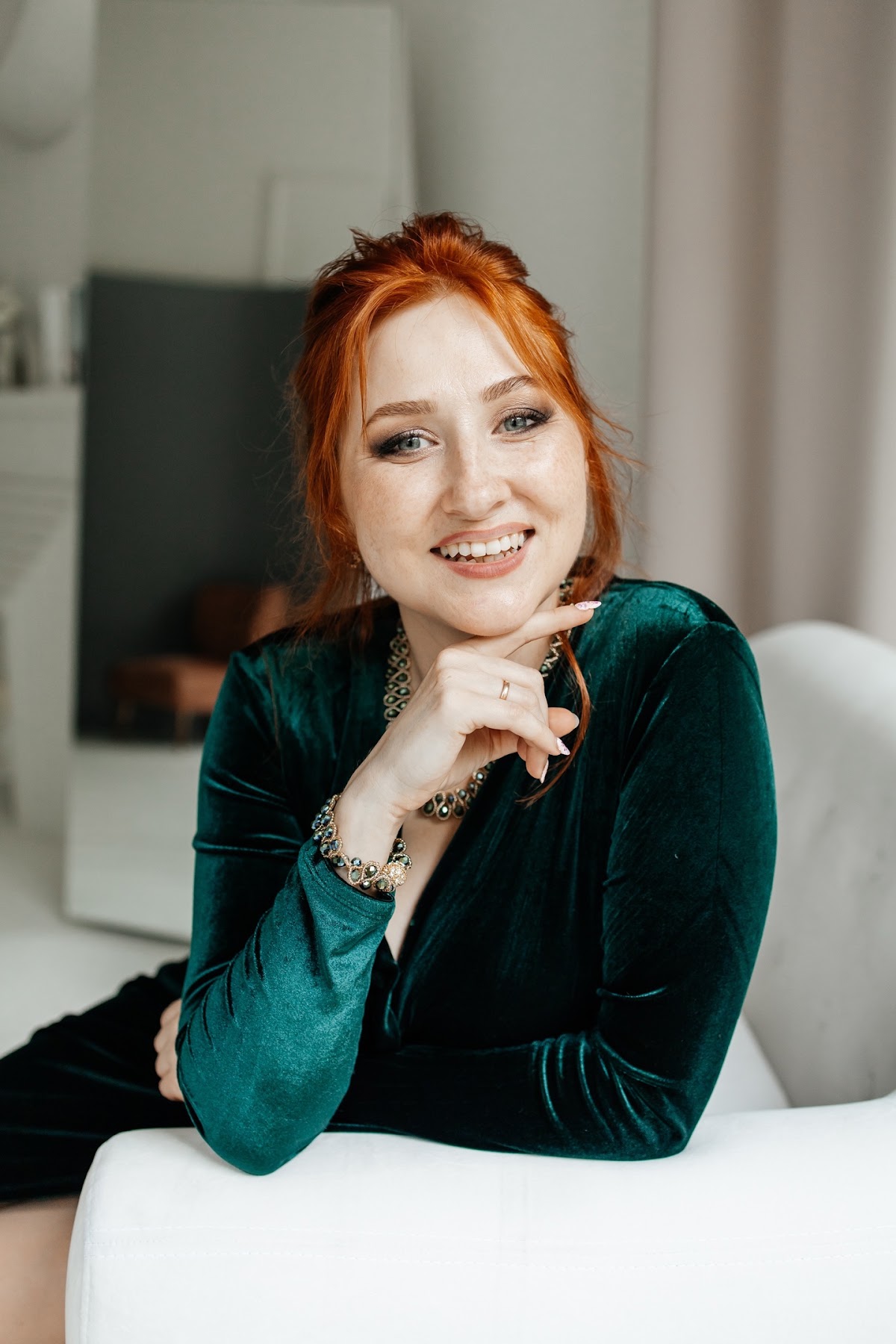 Ведущая счастливых событий Марина Каурова