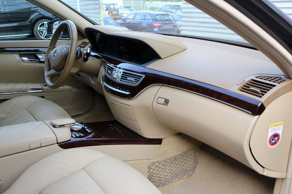 Mercedes S-221