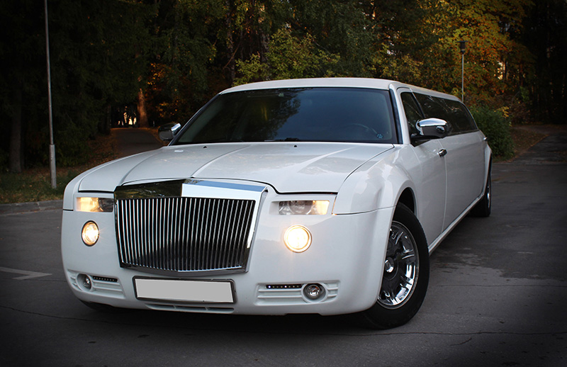 Crysler 300C в стиле RR — кадр 2 из 3